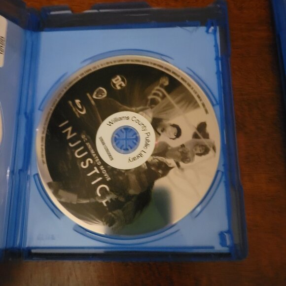 Lot of 2 DC Animated Universe Blu-Rays Justice League Dark and Injustice - Picture 4 of 8